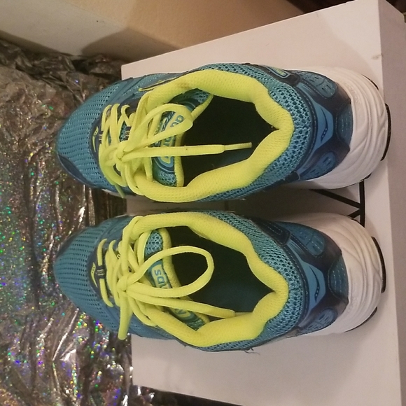 Sneakers - Picture 2 of 6